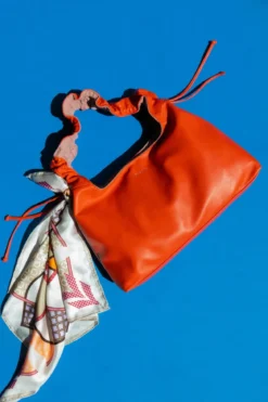 Seoul shoulder bag small - coral (rot)